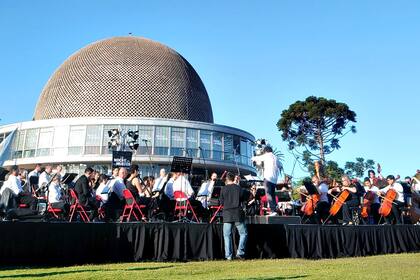 La Orquesta Sinfónica de Buenos Aires inauguró la Noche de los Museos en el Planetario porteño