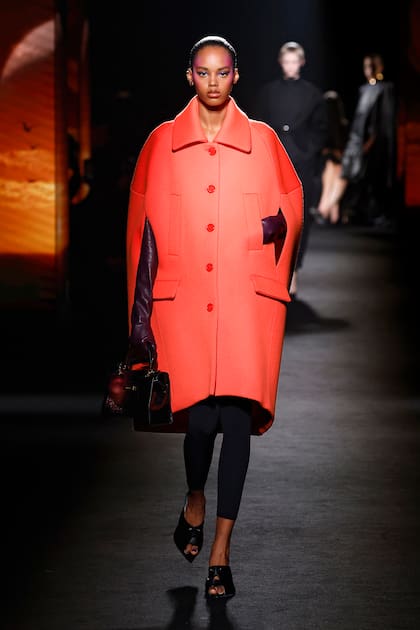 La paleta de color estuvo dominada por el negro con acentos rojo, verde y azul