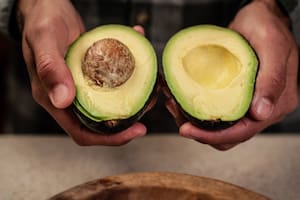 ¿Es bueno o malo comer palta por las noches?