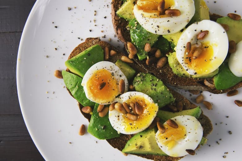 ¿Qué pasa si como palta durante la cena? Lo que hay que saber para consumir la fruta americana más deseada