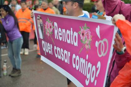 La pancarta con la que Thiago esperó a Renata