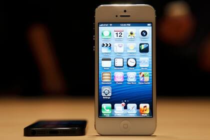 La pantalla de 4 pulgadas y formato 16:9 se acerca al tamaño más popular en los nuevos equipos de sus competidores