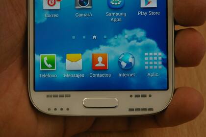 La pantalla más grande obliga a correr el botón de control hacia el borde. Las marcas a los costados no estarán en la versión final