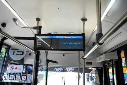 La pantalla que indica la ubicación tanto por escrito como por voz