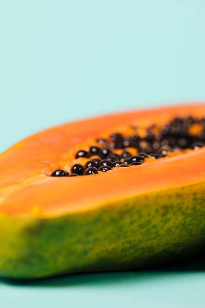 La papaya contiene antioxidantes que combaten el estrés oxidativo y ayudan a prevenir enfermedades cardiovasculares (Foto de carácter ilustrativo: Freepik)