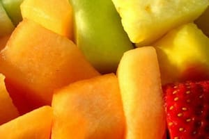 Ayuda a la digestión y mejora el descanso: la fruta ideal para comer antes de dormir