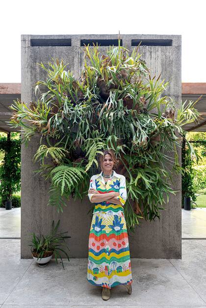 La pared de cuernos de alce es la gran protagonista del patio interno y una de las obras favoritas de María