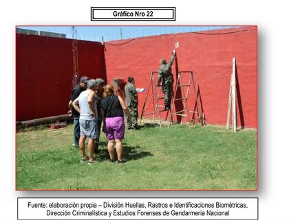 La pared de la casa de Tobar que se identificó como la del fondo del video con las amenazas. Foto del peritaje.