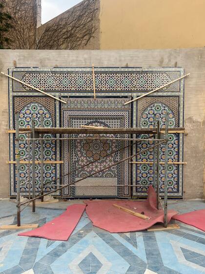 La pared fue realizada especialmente en Fez y traída por la embajada de Marruecos a la Argentina