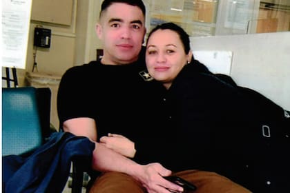 La pareja acudió a la oficina para una entrevista sobre su solicitud de Parole in Place, pero el DHS arrestó a la mujer de manera sorpresiva