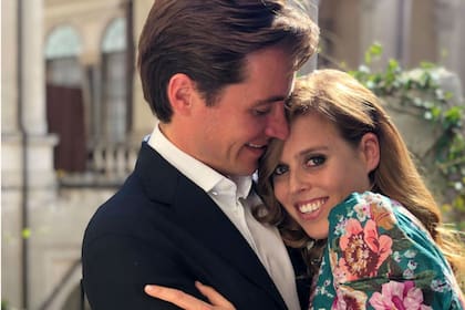 La pareja "se comprometió durante el fin de semana en Italia a principios de este mes", comunicó el palacio y agregó que la boda tendrá lugar en 2020.