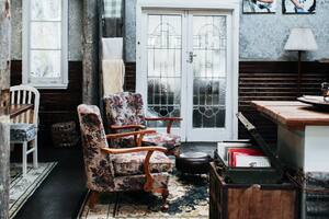 La pareja apenas se había mudado cuando encontró un tesoro olvidado en el armario (foto ilustrativa)