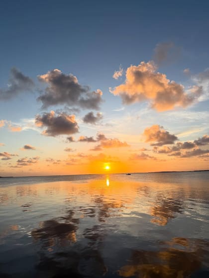 La pareja apreció un atardecer de ensueños (Foto: Instagram @orianasabatini)