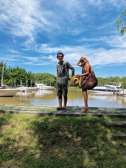 La pareja aprovechó la salida con amigos para adelantar el cumpleaños 49 de Ignacio, que fue el primer día de marzo.