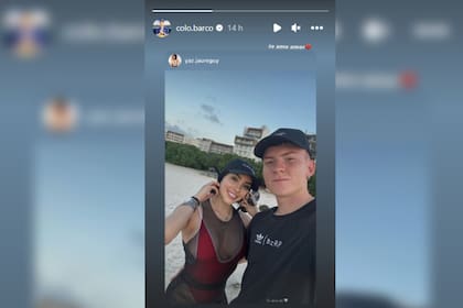 La pareja blanqueó su romance en redes sociales, con una postal desde la playa (Foto Instagram @colo.barco)