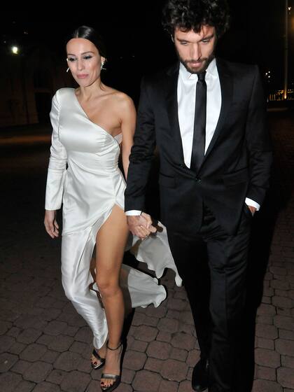 La pareja, llegando a la cena anual de Fundación Huésped