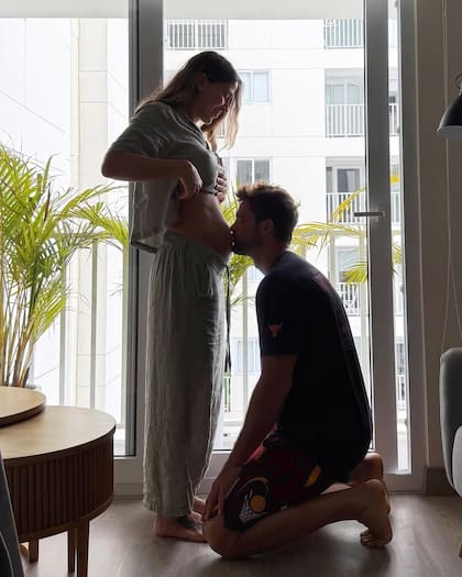 La pareja celebró el anuncio con dos posteos tiernos y una dedicatoria en palabras