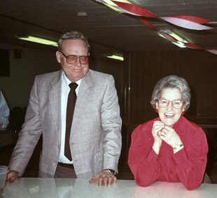 La pareja celebró los 50 años de casados en 1993
