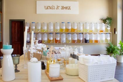 La pareja comenzó con 4 aromas y hoy trabajan con alrededor de 45, de los que se hacen diferentes productos