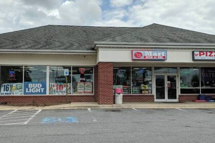 La pareja compró cinco combinaciones de Powerball de US$10