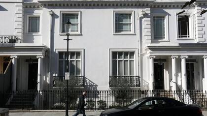 La pareja compró una casa en un exclusivo barrio de Londres.