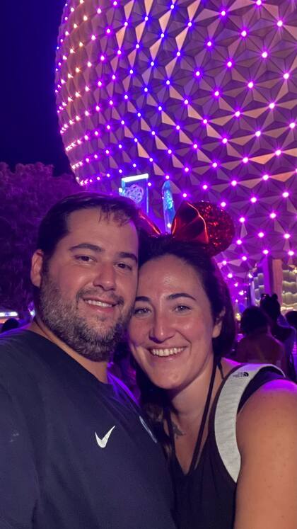 La pareja creó la cuenta Abrazando a Mickey donde comparten tips para las personas que visiten Orlando (Foto: Gentileza Marcelo Ruiz)