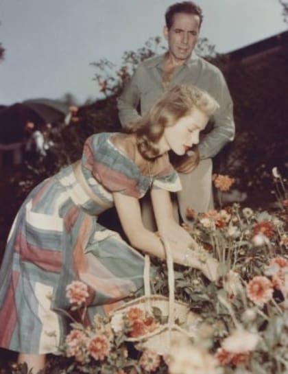 La pareja de actores en el jardín de su casa (Getty Images)