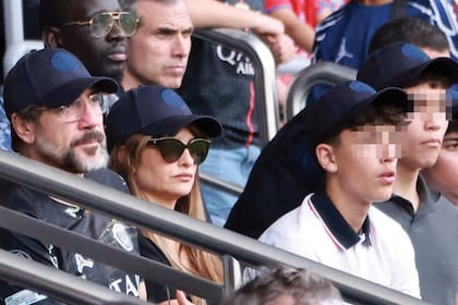 La pareja de actores junto a su hijo Leo
