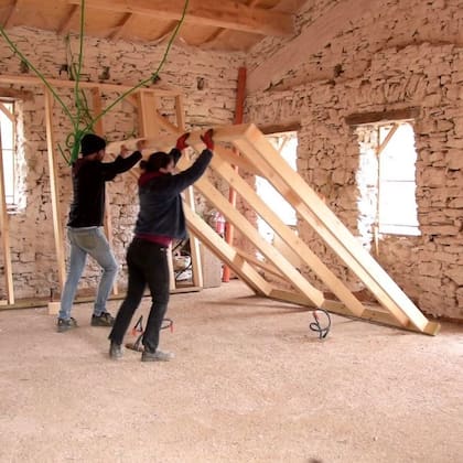 La pareja de arquitectos trabajó personalmente en la reconstrucción de su casa