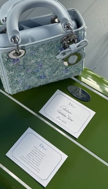 La pareja de J Balvin fue una de las personalidades especiales invitadas al evento en el Jardín de las Tullerías de París