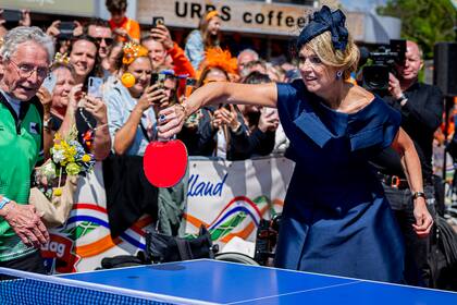 La pareja de ping-pong liderada por Máxima venció a la capitaneada por su marido, Guillermo Alejandro.