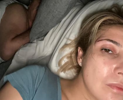 La pareja durmiendo en Olivos: Yañez y detrás, Fernández