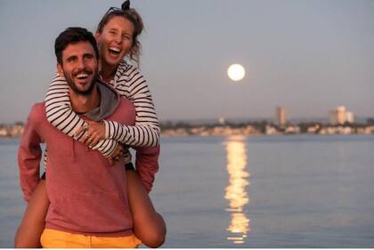 La pareja en medio de un descanso en Australia Foto: Gentileza @elmundoxdentro