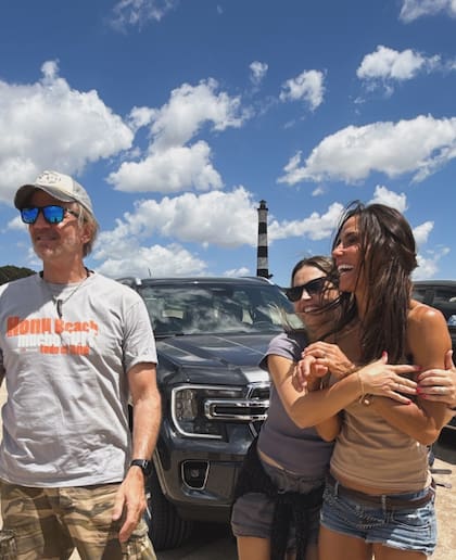 La pareja estuvo ayer en un evento en Pinamar, donde compartió con Sabrina Garciarena, Agustina Cherri y otros famosos