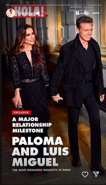 La pareja luce atuendos totalmente negros y se muestran felices en las fotografías