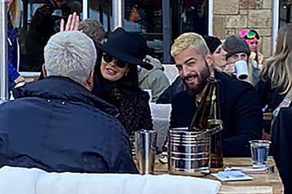 La pareja pasó un rato agradable comiendo en el Snow Lodge de Aspen