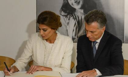 La pareja presidencial visitó la casa de Ana Frank