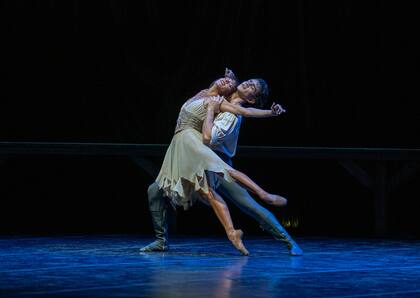 La pareja principal, en un sublime pas de deux, que es el corazón emotivo de la pieza de Haydée