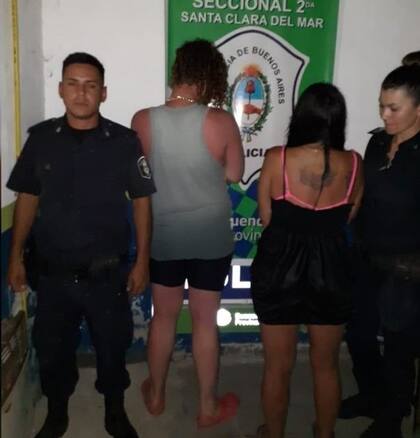 La pareja, que al principio se resistió, fue traslada a la comisaría. La mujer fue enviada al Destacamento Femenino a la mujer, mientras el hombre fue enviado a la Unidad Penitenciaria 44 de Batán