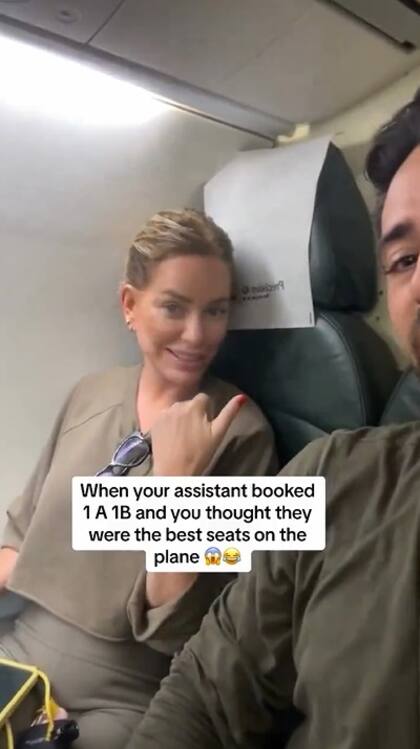 La pareja quedó atónita por el lugar que les dieron en el avión
