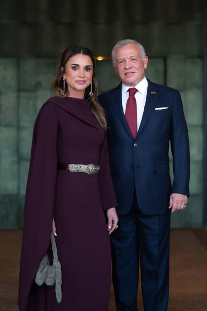 La pareja real posó sonriente en un día muy especial para la historia de Jordania.