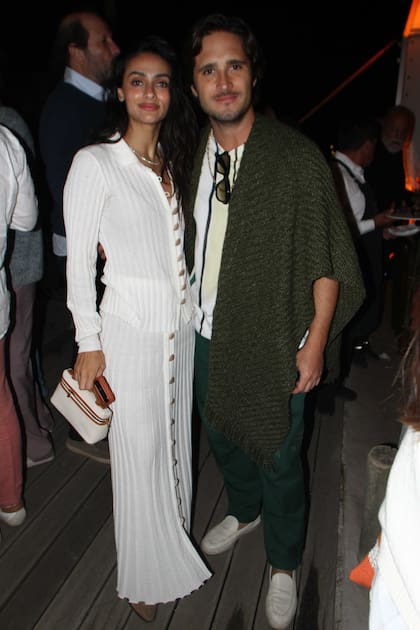 La pareja recibió el año en suelo uruguayo y celebró el cumpleaños número 31 de la actriz, que sopló las velitas el pasado viernes 2. "Queríamos venir a José Ignacio por muchos años hasta que finalmente se dio y estamos felices", expresó el mexicano en diálogo con el medio local Desayunos informales