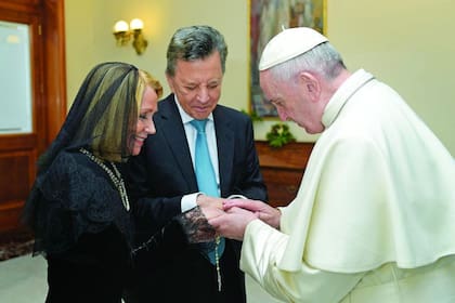 La pareja renovó su amor ante el Papa Francisco 50 años después de la boda
