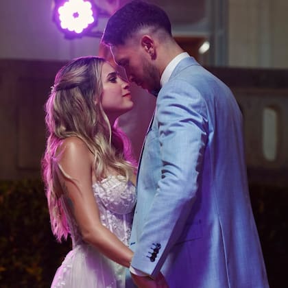 La pareja se casó después de tres semanas de conocerse