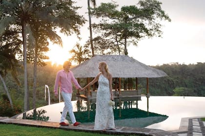 La pareja se casó en Bali, en mayo de 2024, en una ceremonia íntima. Para su boda, ella llevó un vestido de Anushka Elliot