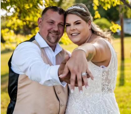 La pareja se casó ocho meses después de la condena (Foto: Facebook @nicole.schipper.581)