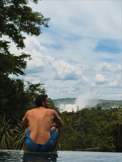 La pareja se dejó ver relajada disfrutando del sorprendente destino que eligieron (Foto: Instagram @nicoocchiato)