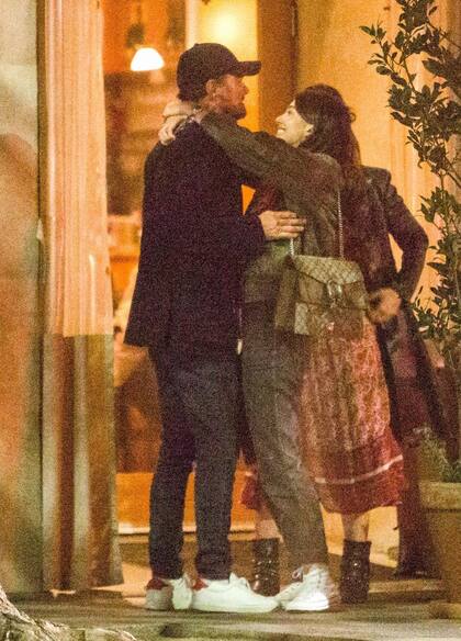 La pareja se encontraba en la puerta de un restaurante donde cenaron con amigos y la madre de la joven, Lucila Polak