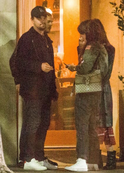 La pareja se encontraba en la puerta de un restaurante donde cenaron con amigos y la madre de la joven, Lucila Polak