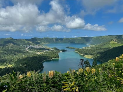 La pareja se fue a Azores, un reconocido destino turístico en Portugal (Foto: Instagram @ursulolita)
